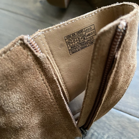 Women’s opened-toed Suede UGG heeled boot. Gently worn. WMNS size 9. - Picture 6 of 7